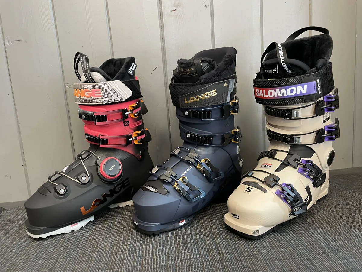 Women&rsquo;s ski boots at Le Ski Mastery: Lange and Salomon
